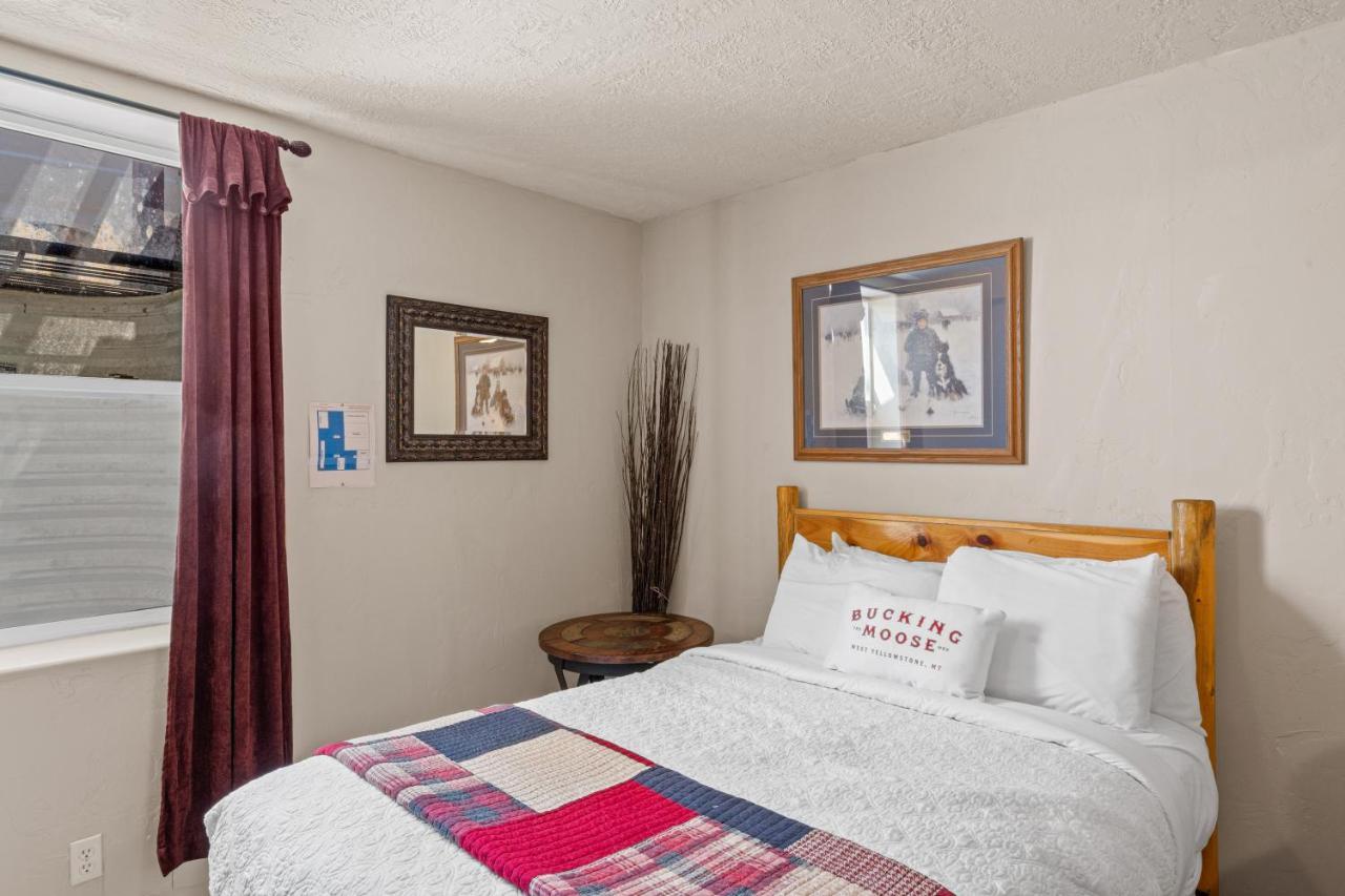 Hotel The Bucking Moose West Yellowstone Exterior foto