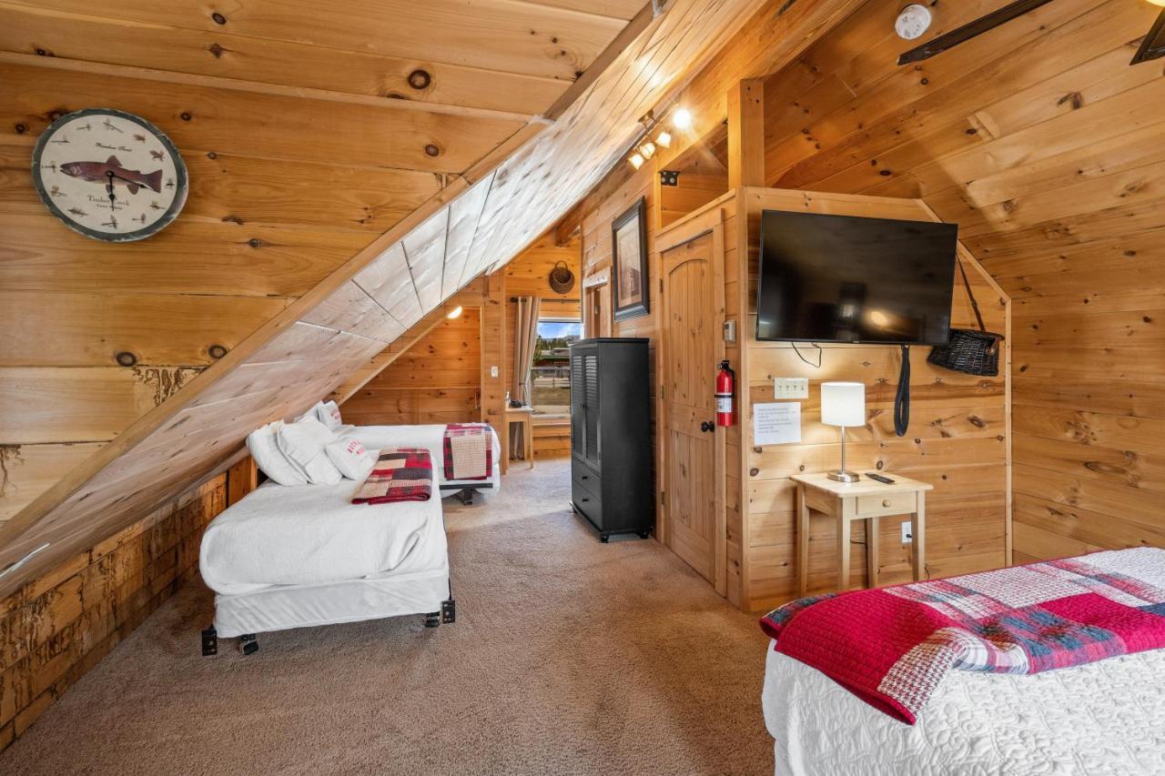 Hotel The Bucking Moose West Yellowstone Exterior foto