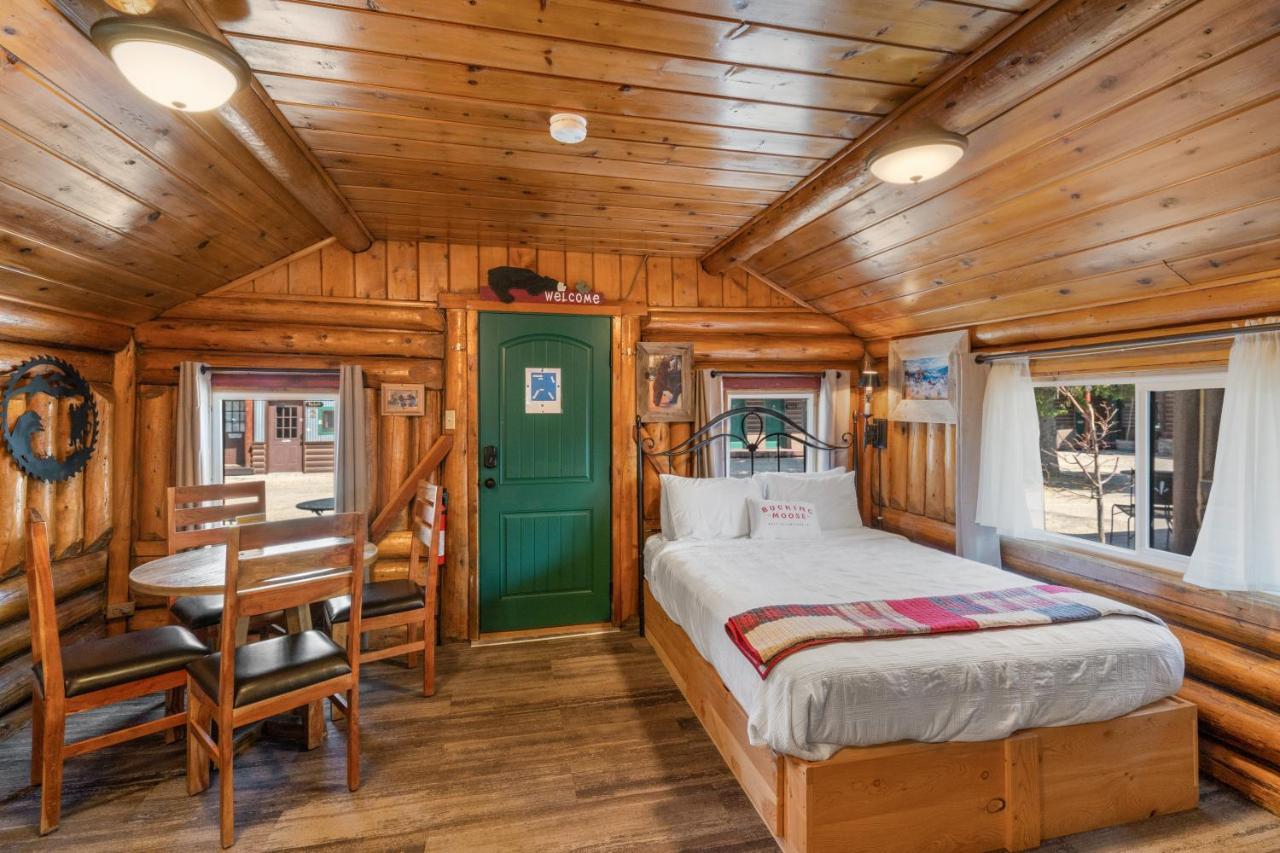 Hotel The Bucking Moose West Yellowstone Exterior foto