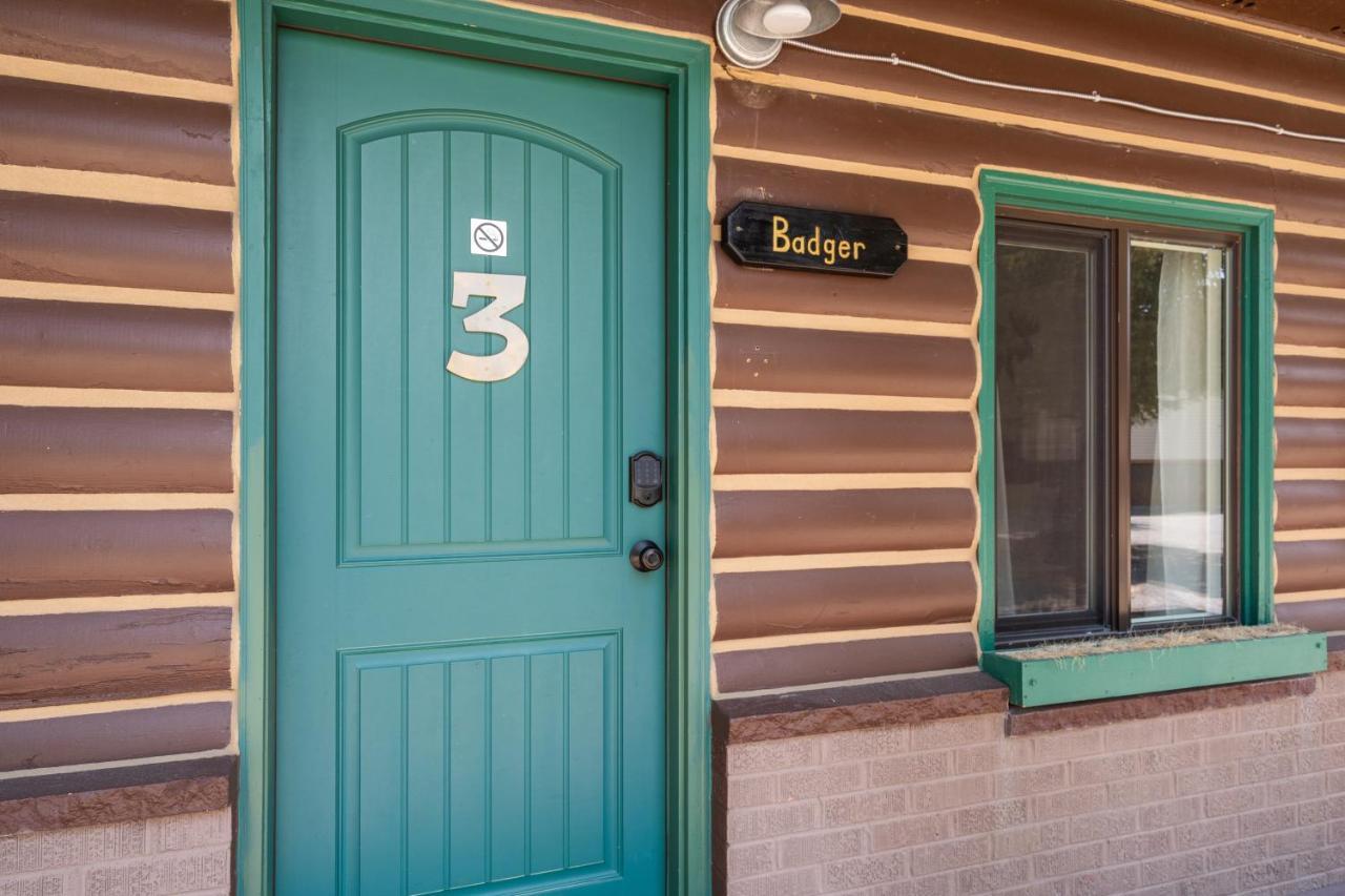 Hotel The Bucking Moose West Yellowstone Exterior foto