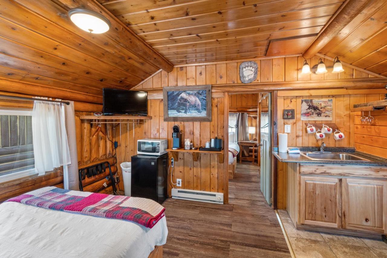Hotel The Bucking Moose West Yellowstone Exterior foto