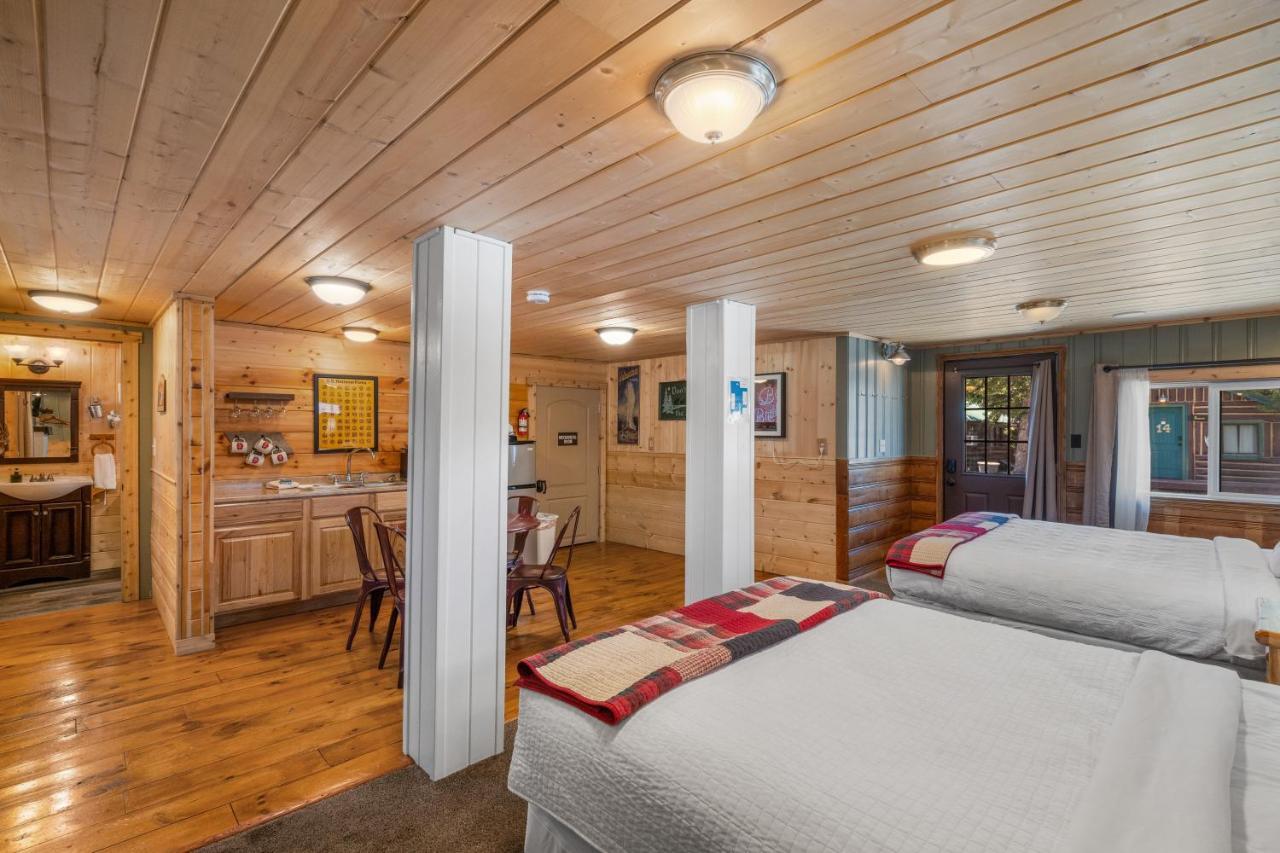 Hotel The Bucking Moose West Yellowstone Exterior foto