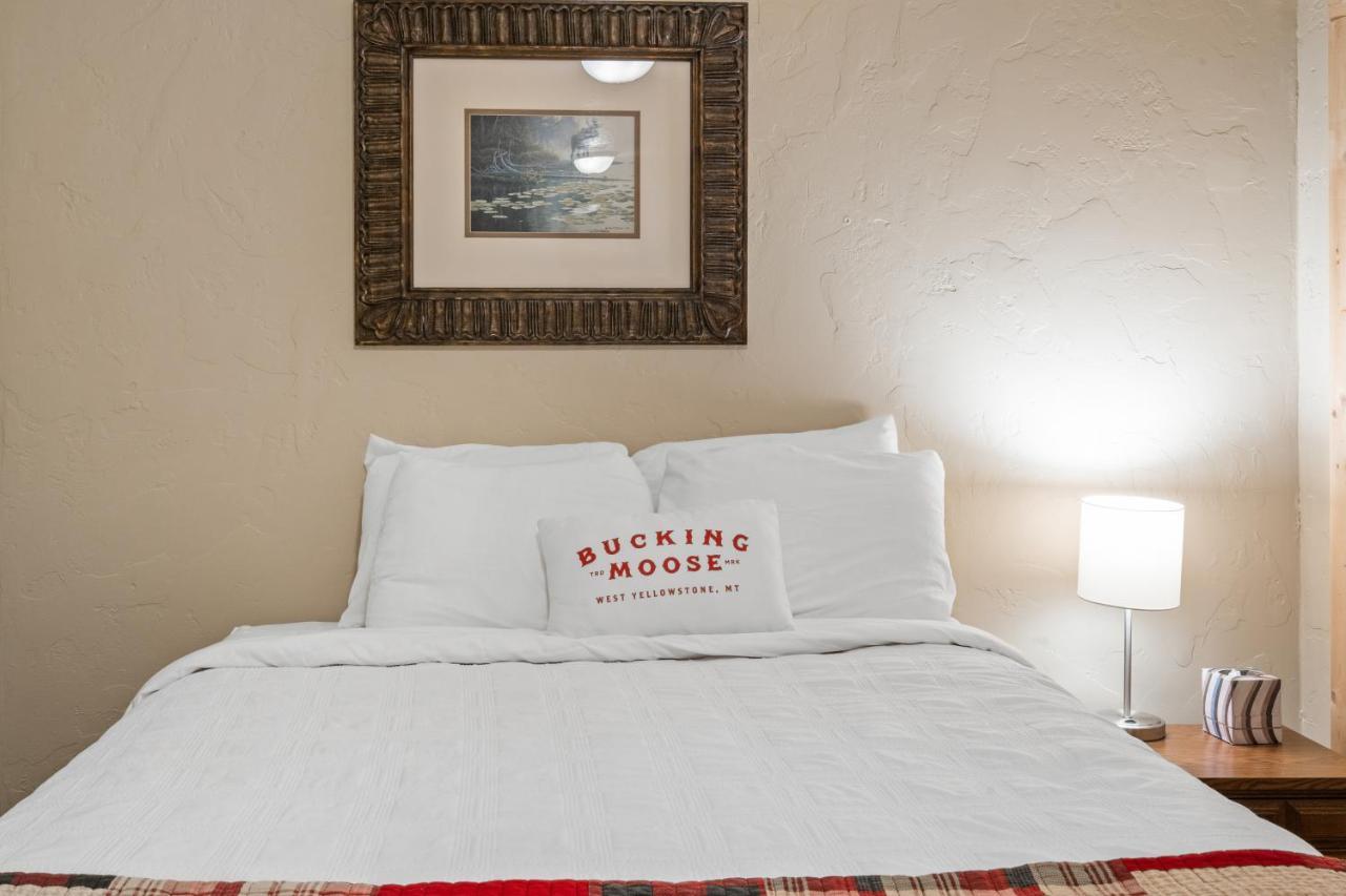 Hotel The Bucking Moose West Yellowstone Exterior foto