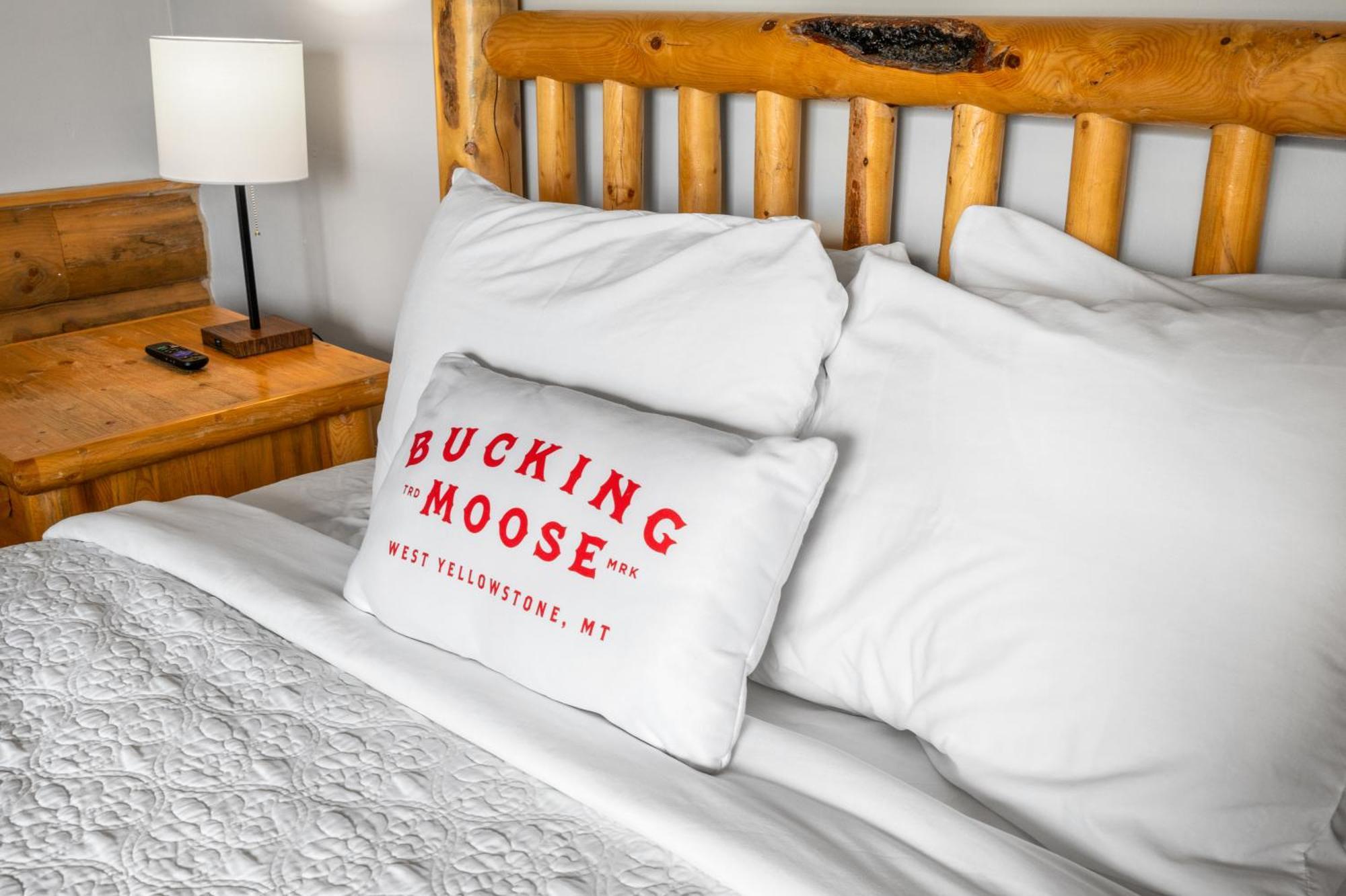 Hotel The Bucking Moose West Yellowstone Exterior foto