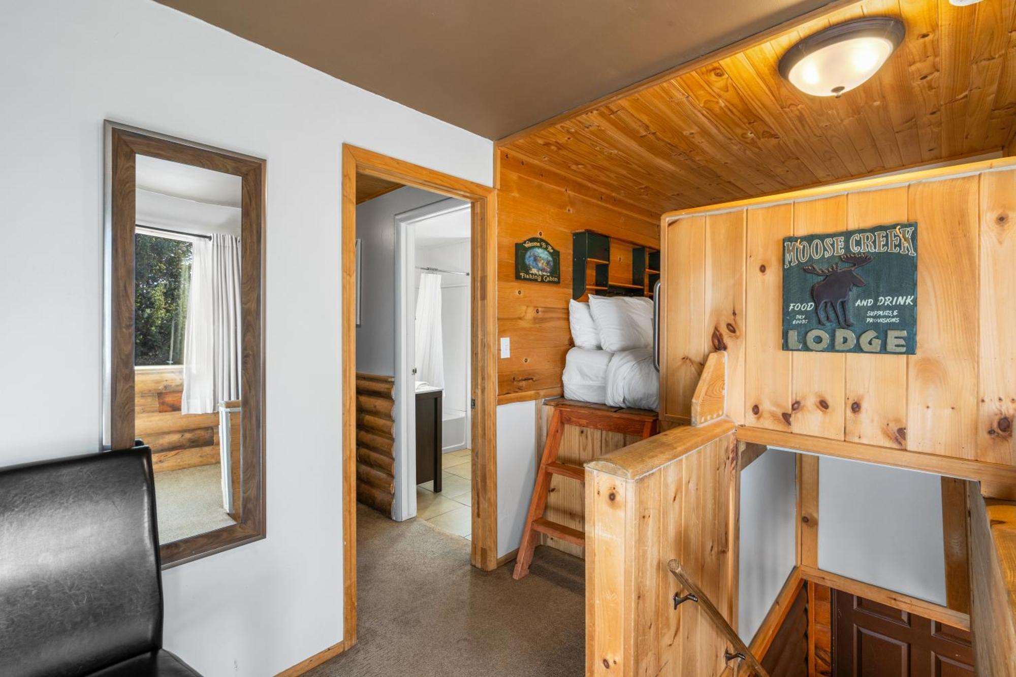 Hotel The Bucking Moose West Yellowstone Exterior foto