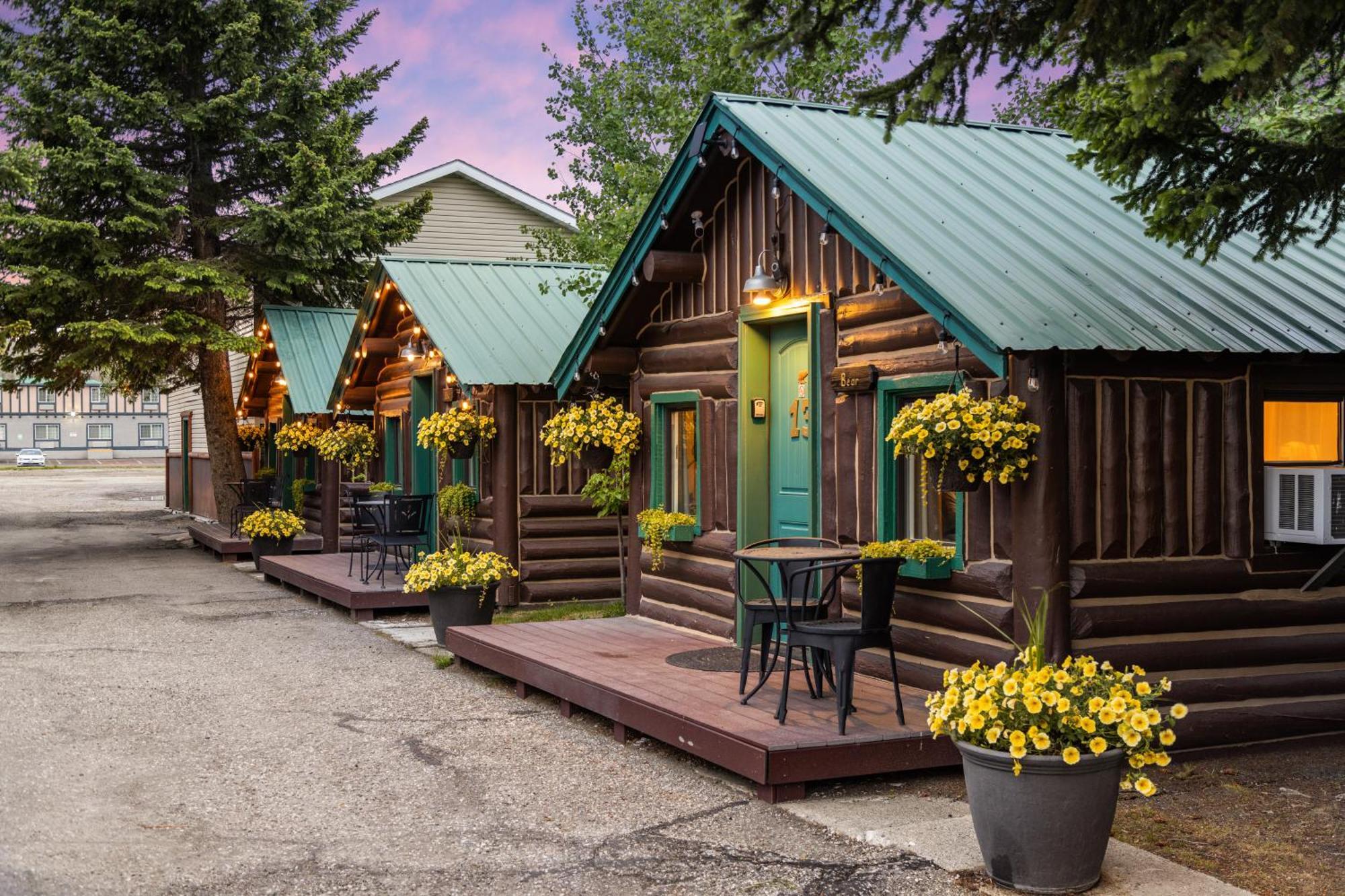 Hotel The Bucking Moose West Yellowstone Exterior foto