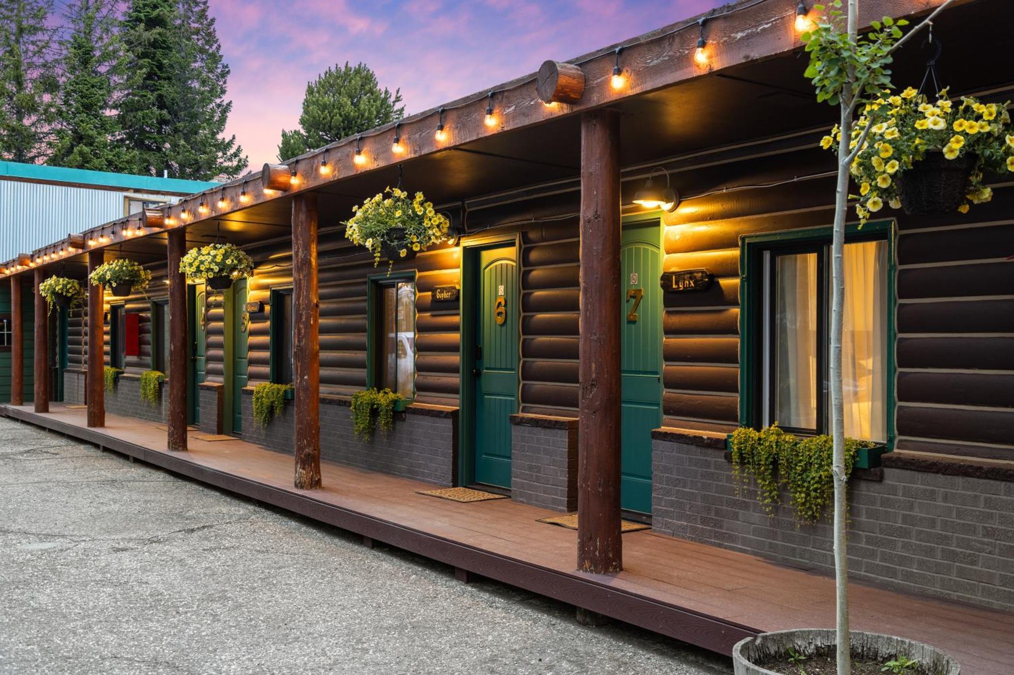 Hotel The Bucking Moose West Yellowstone Exterior foto