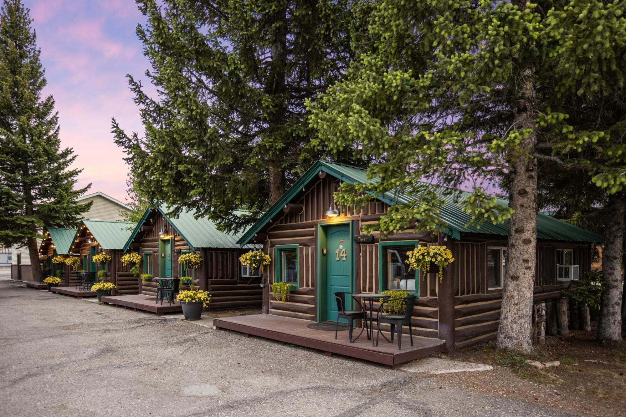 Hotel The Bucking Moose West Yellowstone Exterior foto