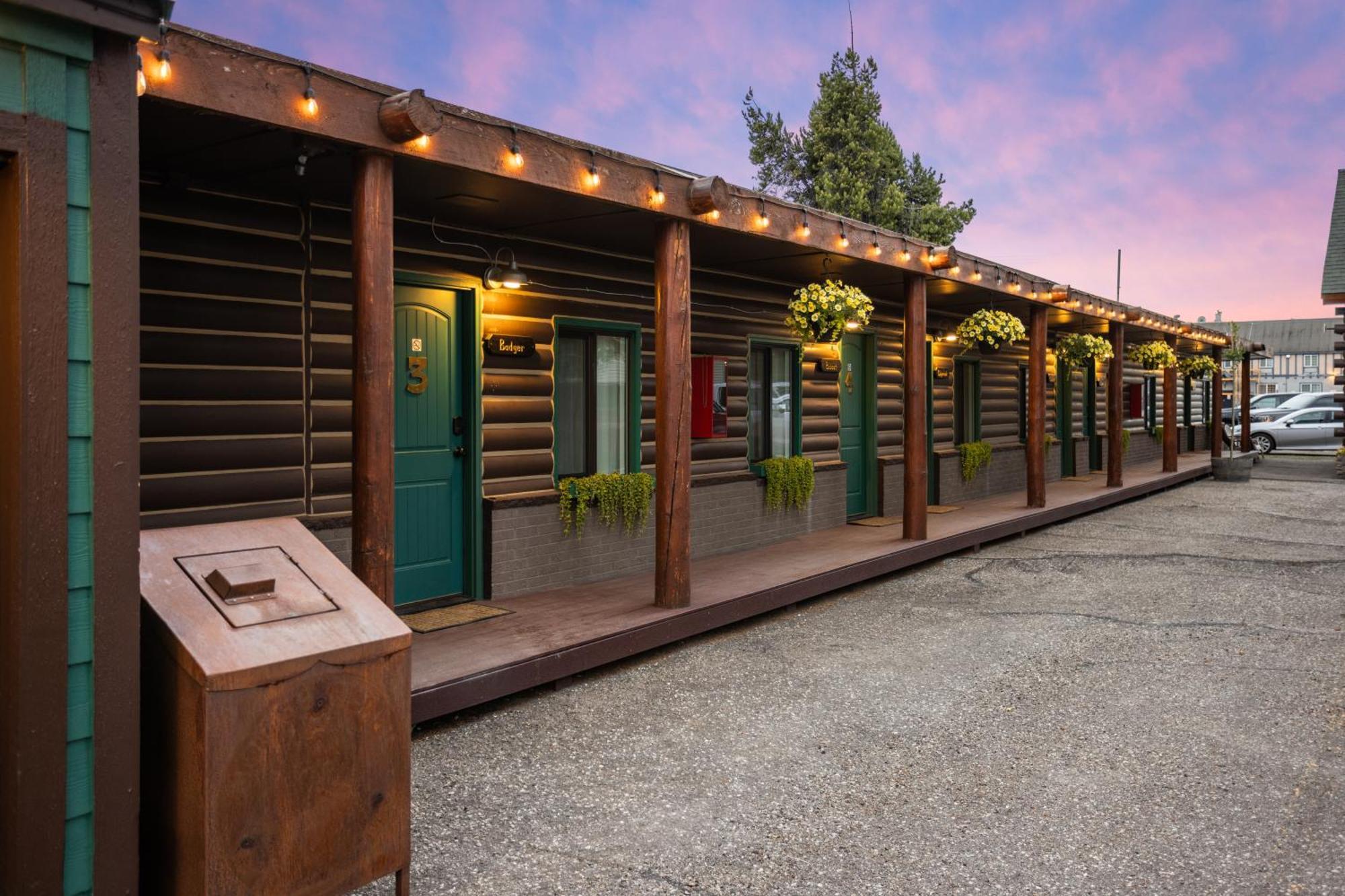 Hotel The Bucking Moose West Yellowstone Exterior foto