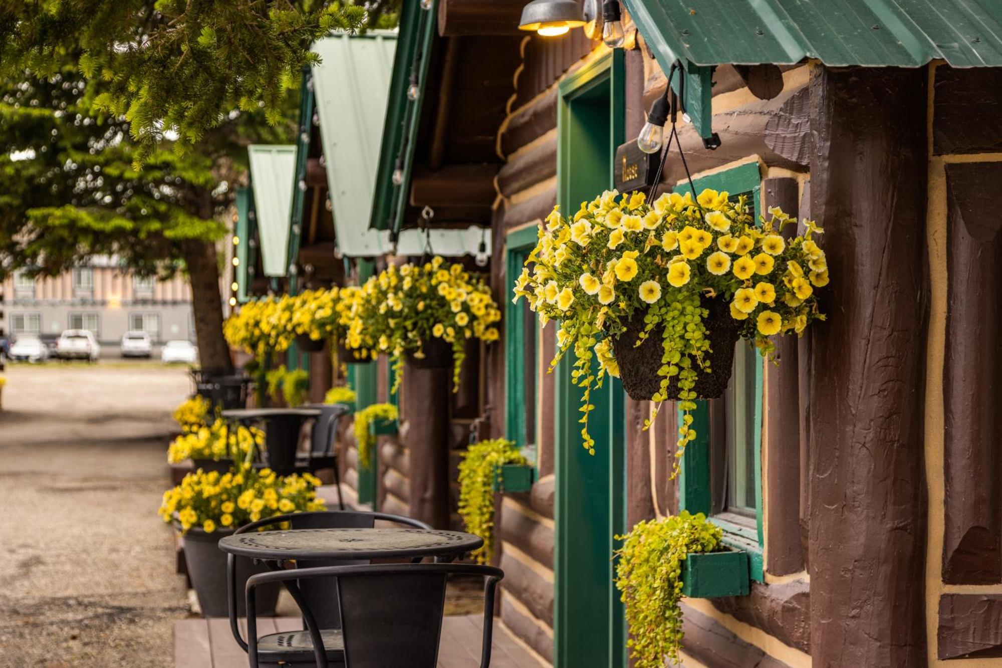 Hotel The Bucking Moose West Yellowstone Exterior foto