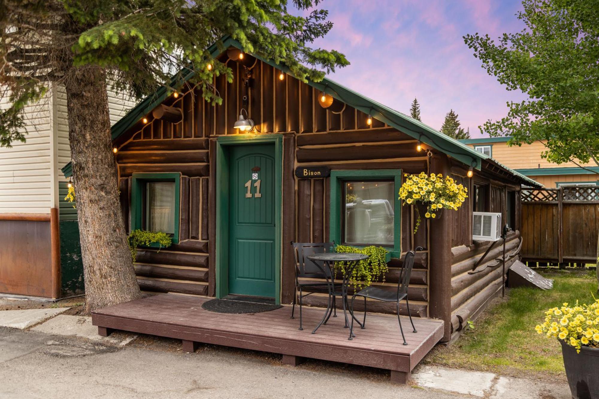 Hotel The Bucking Moose West Yellowstone Exterior foto