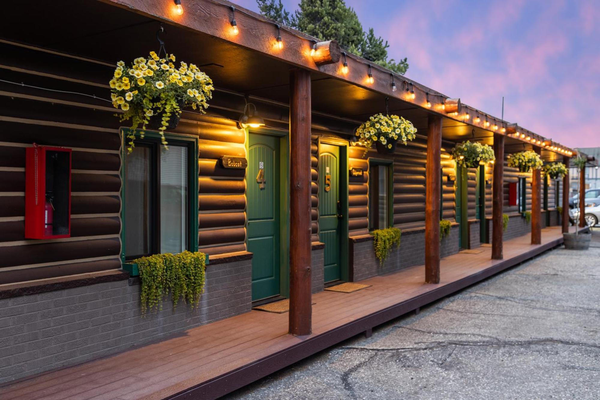 Hotel The Bucking Moose West Yellowstone Exterior foto